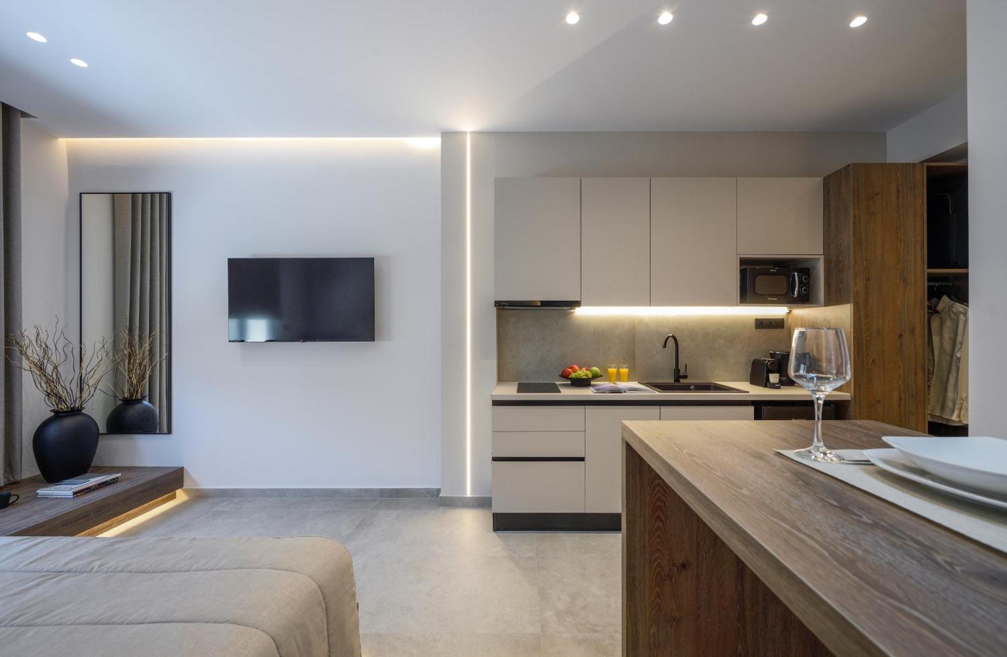 Loena Luxury Suites Thessaloniki Exterior photo